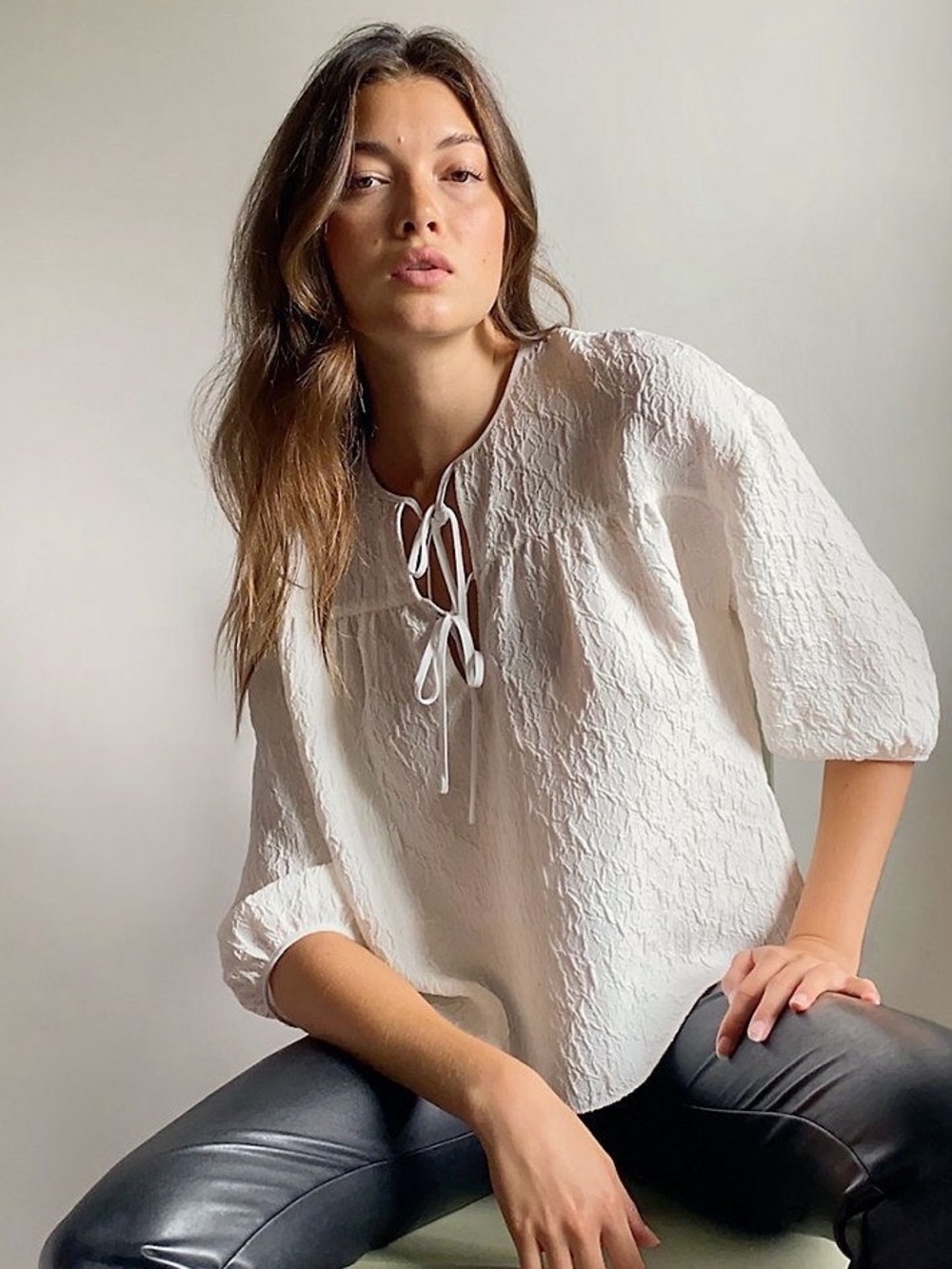 Aritzia Wilfred White Textured Tie Neck Puff Sleeve Blouse Small Boho